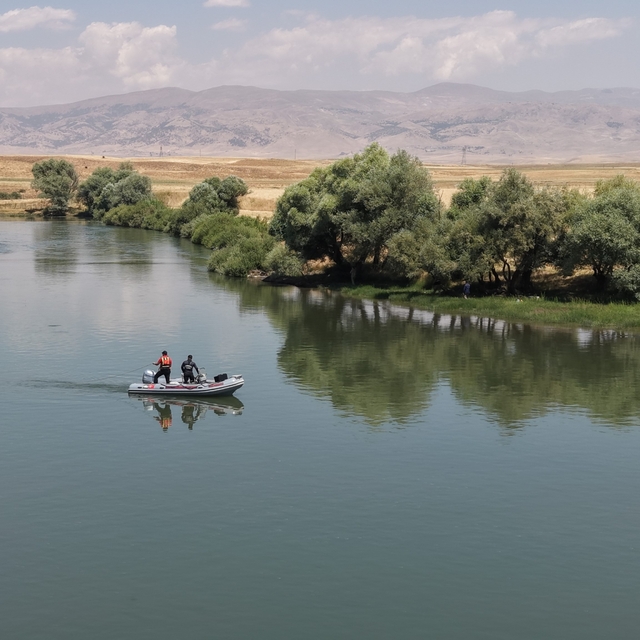 Murat Nehri'nde kaybolan Berat'ı arama çalışmaları 4'üncü gününde