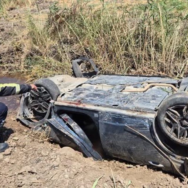 Takla atarak hurdaya dönen otomobilin sürücüsü yaralandı