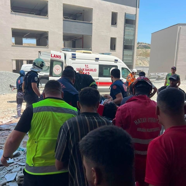 İnşaat halindeki binada asansör boşluğuna düşen işçi yaralandı