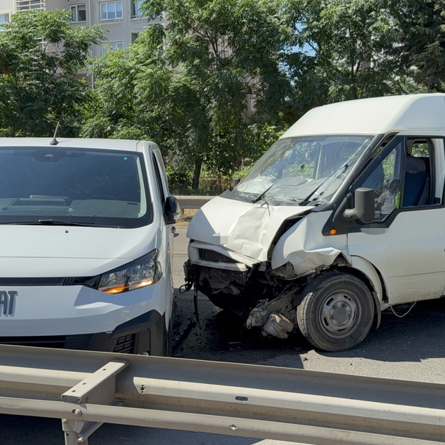 Hamile eşini hastaneye götürürken kaza yapan araca çarptı: 3 yaralı