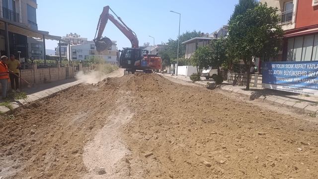 Aydın'ın dört bir yanında yol çalışmaları sürüyor