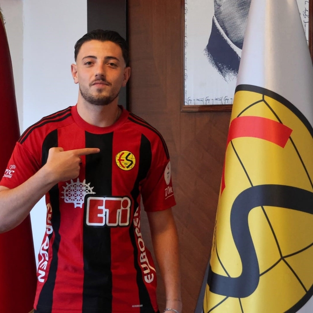 Eskişehirspor'da çifte imza: Ahmet Lütfi Kara ve Arda Okumuş ile anlaşma sa...