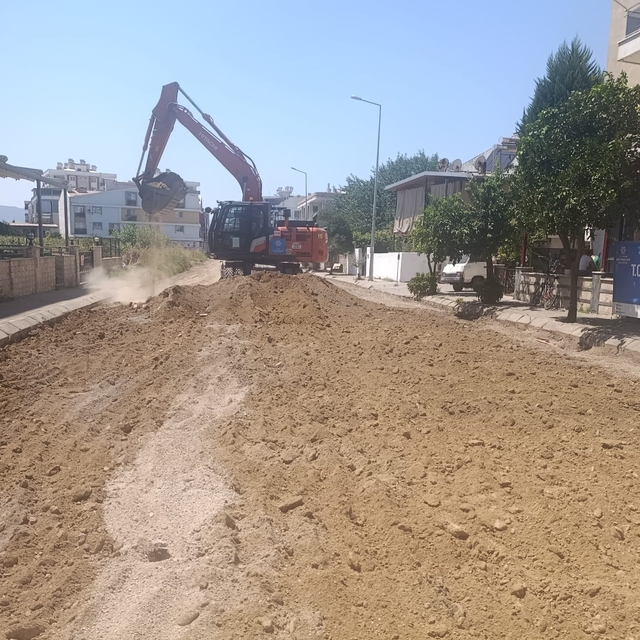 Aydın'ın dört bir yanında yol çalışmaları sürüyor