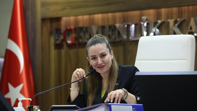 Antalya'nın toplu ulaşım ağı güçleniyor
Antalya Büyükşehir Belediye Başkan Vekili Özdemir:
"2026 sonuna kadar 150 yeni otobüs kazandıracağız"
"4. Etap Raylı Sistem Projesi'nin finansmanında son aşamaya gelindi. Projenin başlamasıyla birlikte 6 köprülü kavşağımız yapılacak"
"Kalıcı mutluluklar, kalıcı çözümler için geçici rahatsızlıklar gerekiyor"