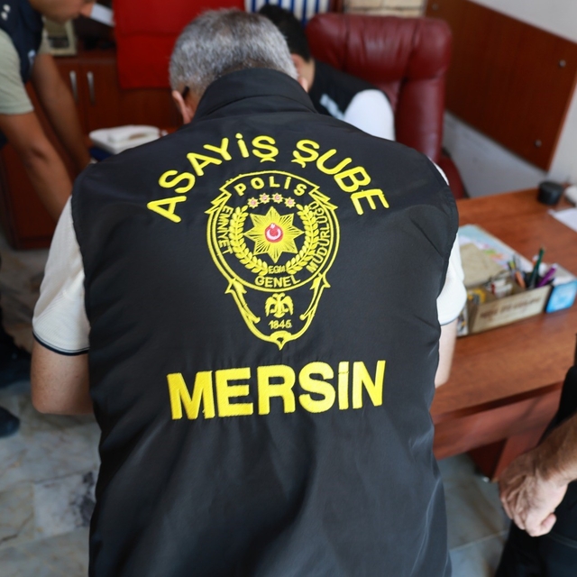 Mersin'de konaklama tesisleri denetlendi, aranan 3 şüpheli yakalandı