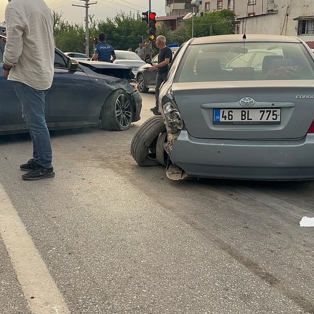 Osmaniye'de zincirleme trafik kazası: 2 yaralı