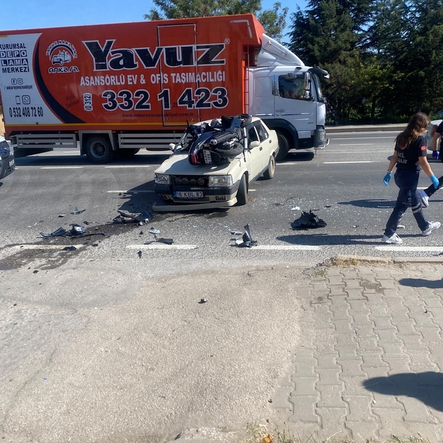 Eskişehir'de otomobil ile motosiklet çarpıştı: 3 yaralı