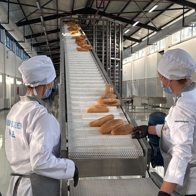 Diyarbakır'da 100 bin kapasiteli Halk Ekmek fabrikası açıldı