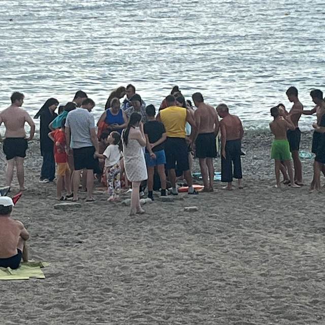 Filyos sahilinde korkutan anlar, kramp giren vatandaşı cankurtaranlar kurta...