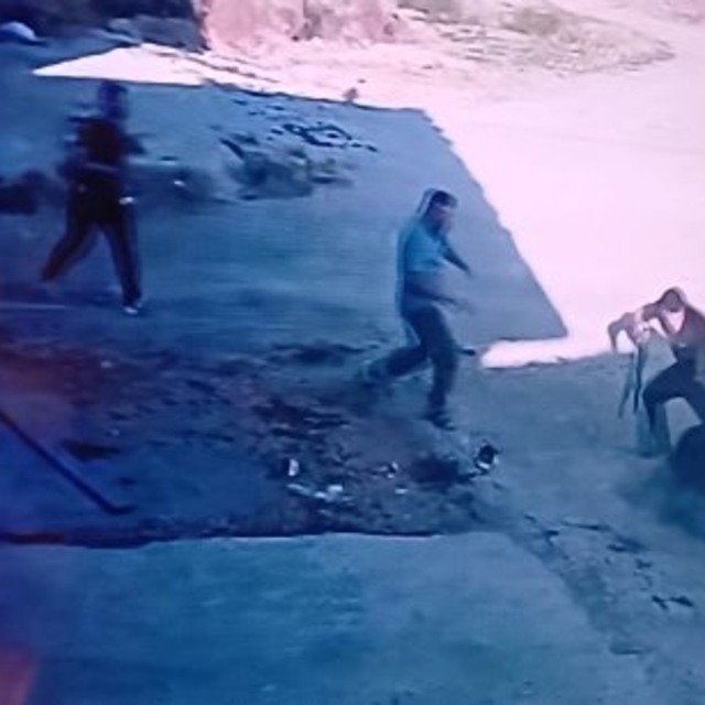 'Çöp dökme' kavgasında av tüfeğiyle vurulan kişi yaralandı; olay anı kemara...