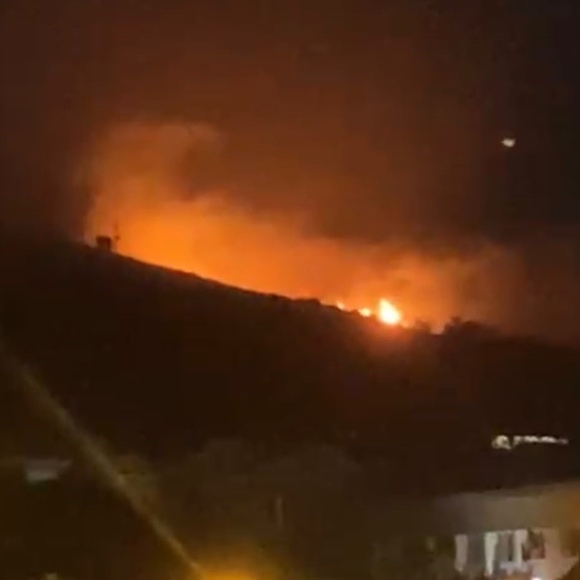 Erdek'te yüksek gerilim hattına yıldırım düşmesi sonucu yangın çıktı