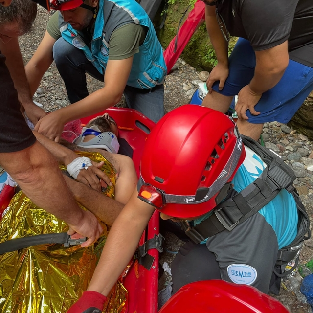 Osmaniye'de kanyonda düşen kişi, askeri helikopterle kurtarıldı