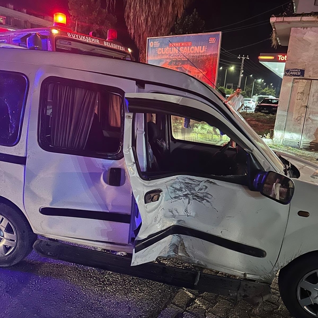 Samsun'da hafif ticari araç ile motosiklet çarpıştı: 5 yaralı