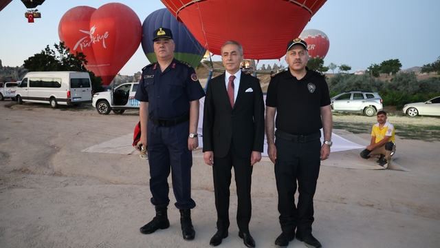 253 şehidin resimleri gök yüzünde
Kapadokya semalarında 15 Temmuz coşkusu