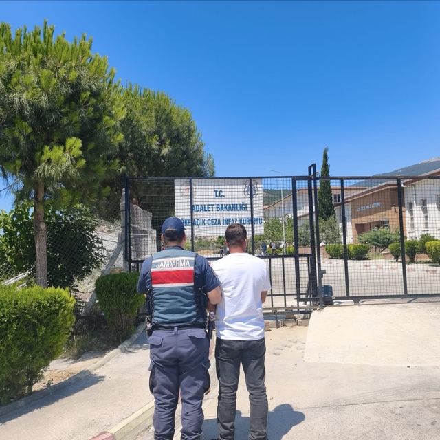 Hırsızlıktan 8 yıl cezası bulunan firari Kuşadası'nda yakalandı