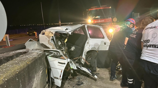 Otomobil beton bariyerlere çarptı: 1 ölü