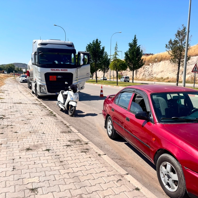 Gaz yüklü tır otomobile çarptı: 1 yaralı