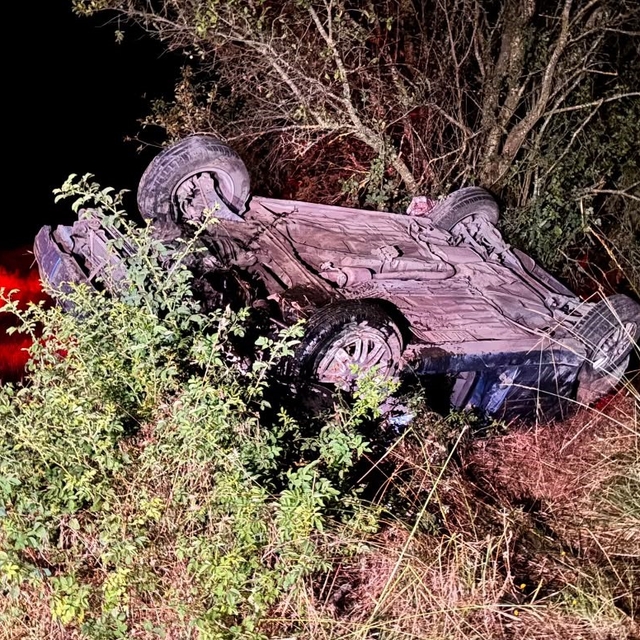 Tavşanlı'da otomobil takla attı: 1'i ağır 2 yaralı