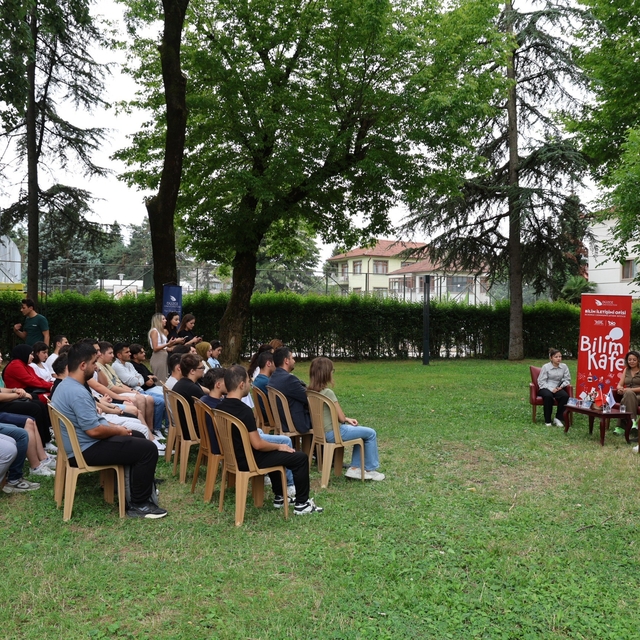 Güneş enerjisiyle temiz yarınlar Bilim Kafe'de konuşuldu