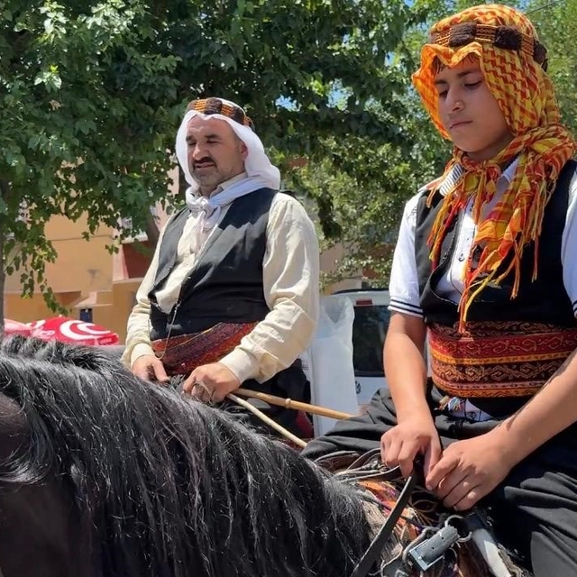 Diyarbakır sıcağında 46 yıldır müşterilerini serinletiyor
Kavurucu sıcakta...