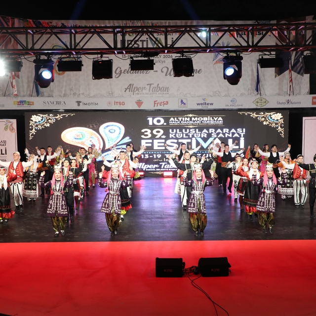 Dünyanın renklerini İnegöl'de buluşturan festival başladı
