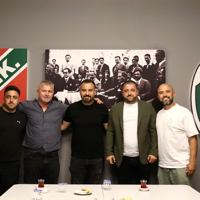 Karşıyaka'ya Adem Yeşilyurt jesti