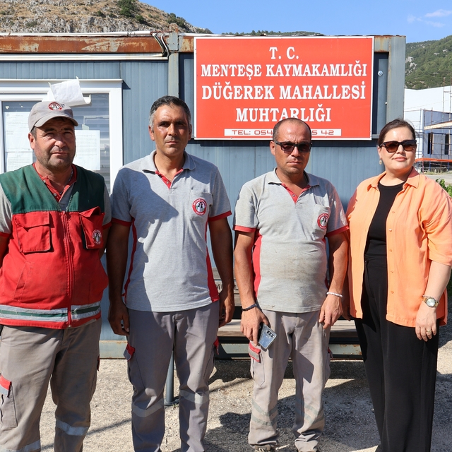 Muğla'da temizlik işçileri, buldukları içi para ve ziynet dolu çantayı sahi...