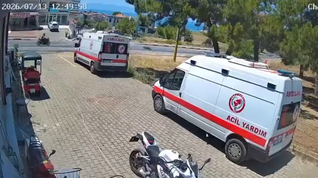 İzmir'de ölümlü kaza anı kamerada
Korkunç kazada 26 yaşındaki genç hayatını kaybetti