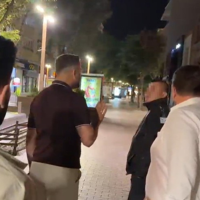 15 Temmuz pankartını indiren görevli, Ömer Halisdemir için "Kim o" dedi
Ham...