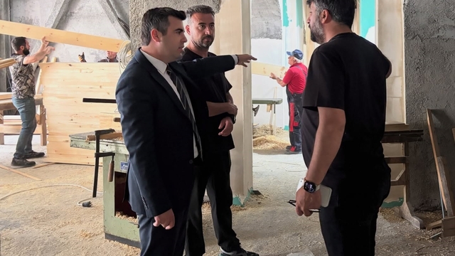 Susuz'da yeni Hükümet Konağı restorasyonu sürüyor: Kaymakam Öztürk çalışmaları yerinde inceledi