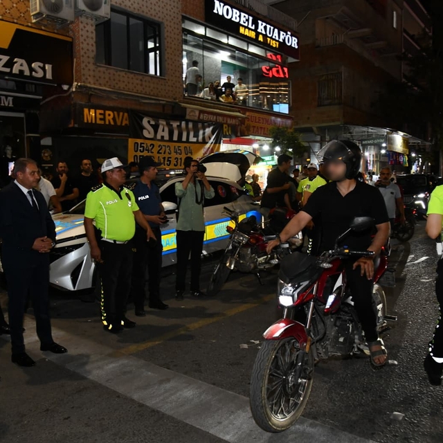 Validen, uygulamada karşılaştığı anneye çocuk uyarısı
Şanlıurfa'da asayiş u...