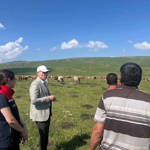 Tarım ve Orman Müdürü Enver Aydın, 2 bin 500 rakımlı Susuz Yaylası'nda üret...