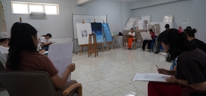 AKEM'de veliler ve çocuklar aynı atölyede resim eğitimi alıyor