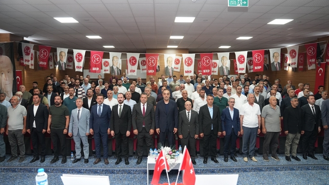 MHP Tortum İlçe Başkanlığı'nda İlhan Uzun güven tazeledi