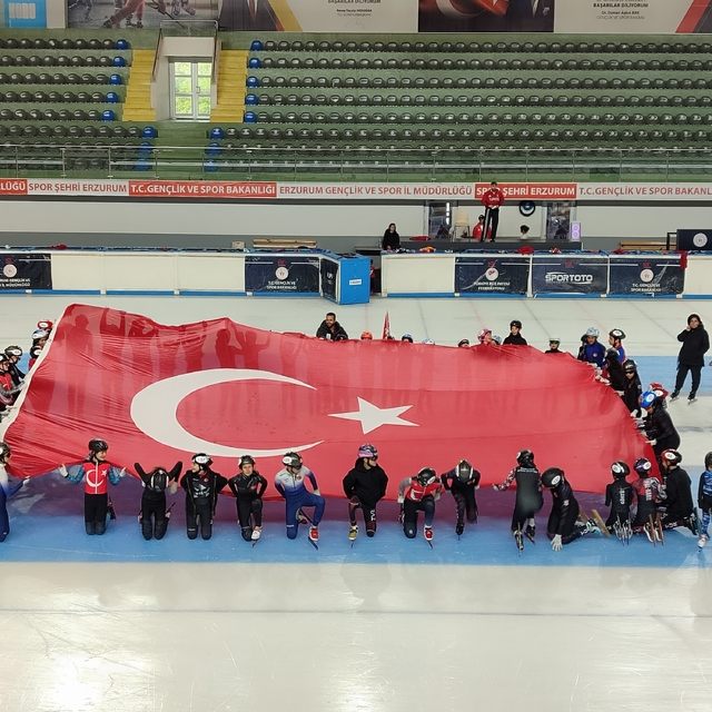 Buzda 15 Temmuz için anlamlı tören
