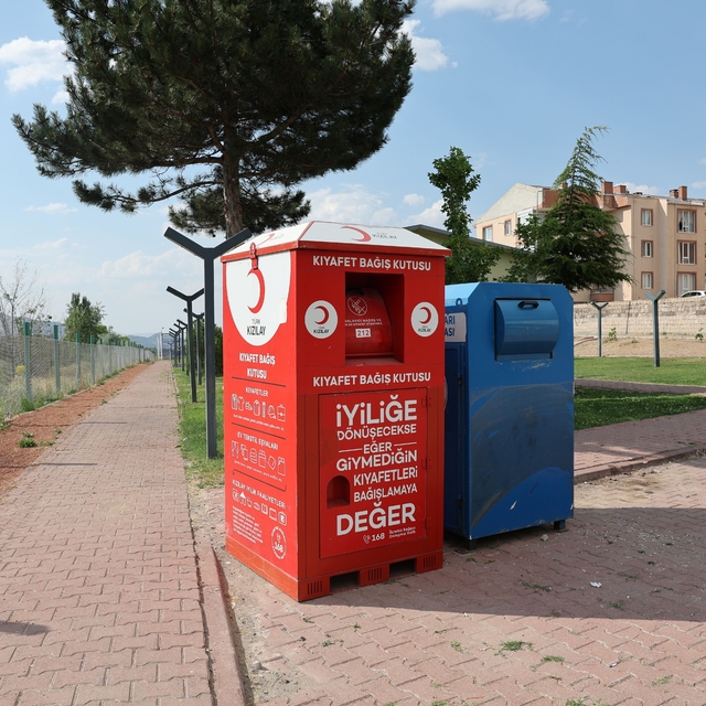 Hacılar'da kıyafet bağış kutuları hizmete girdi