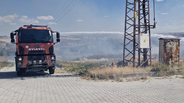 Çorum'da örtü yangınını itfaiye söndürdü