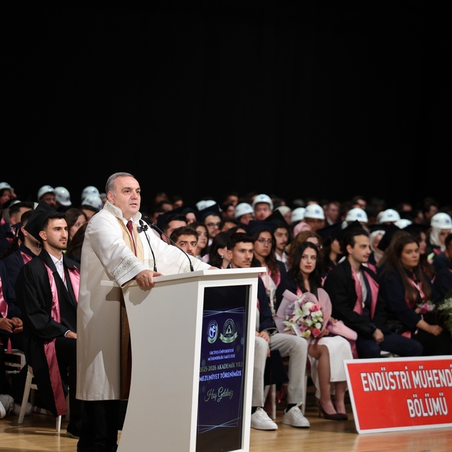 ERÜ'de 702 mühendis mezun oldu