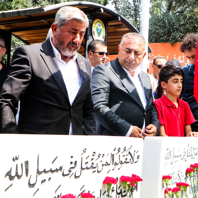Adana'da 15 Temmuz şehitleri kabirleri başında anıldı