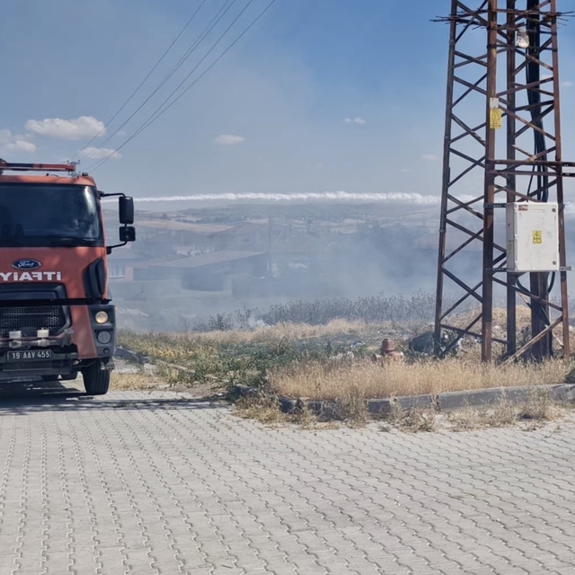 Çorum'da örtü yangınını itfaiye söndürdü