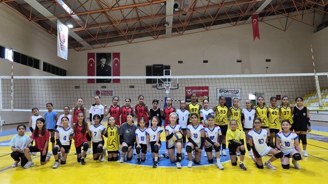 Burhaniye'de gençler spor ve sanatla tek yürek oluyor