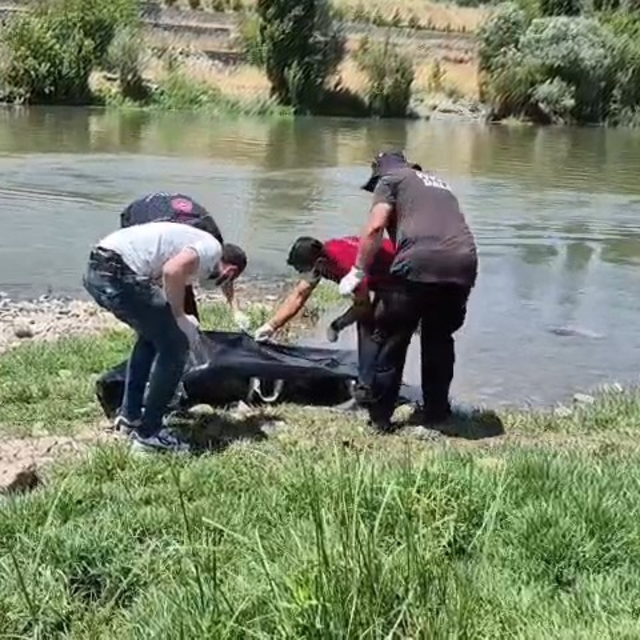 Dicle Nehri'nde erkek cesedi bulundu (2)