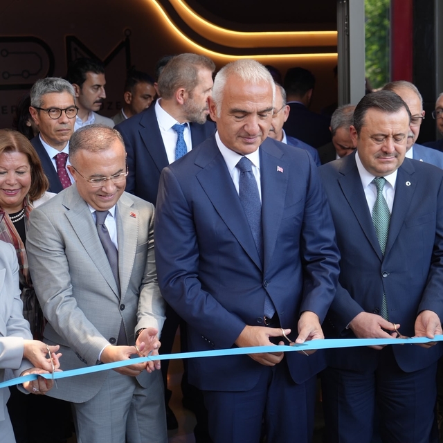 Bakan Ersoy, Gaziantep Dijital Sanat Müzesi'nin açılışını yaptı