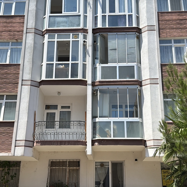 Ablasının cesedi ile 1 hafta aynı evde kalan engelli, hastaneye kaldırıldı