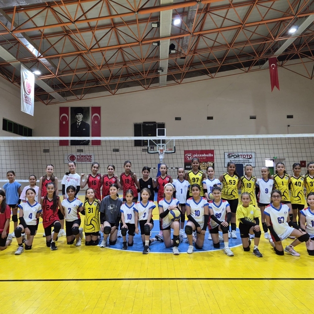 Burhaniye'de gençler spor ve sanatla tek yürek oluyor