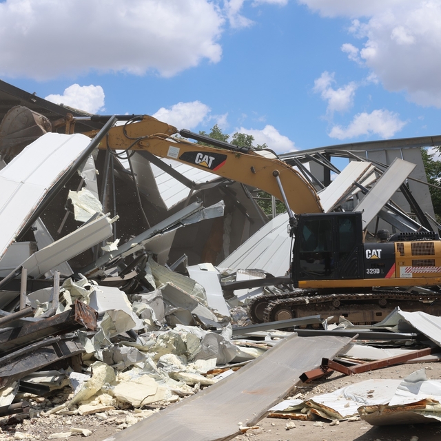 Nilüfer'de toplam 3 bin 300 metrekarelik 3 kaçak yapı yıkıldı