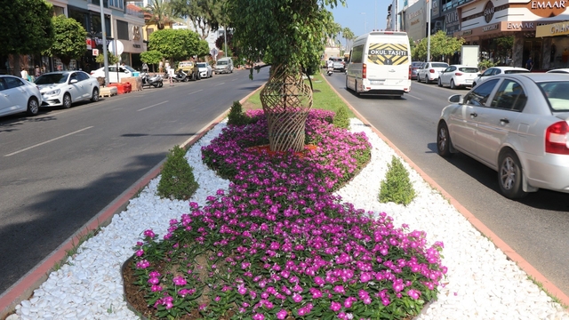 Alanya Belediyesi'nden yeşil alanlarda yoğun mesai