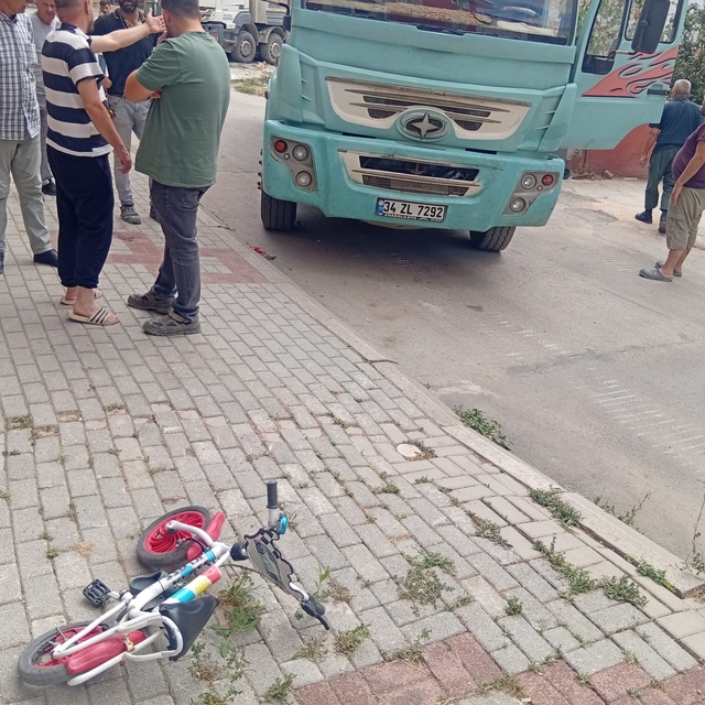 Bisikletiyle dolaşırken hafriyat kamyonunun çarptığı 6 yaşındaki Abdurrahma...