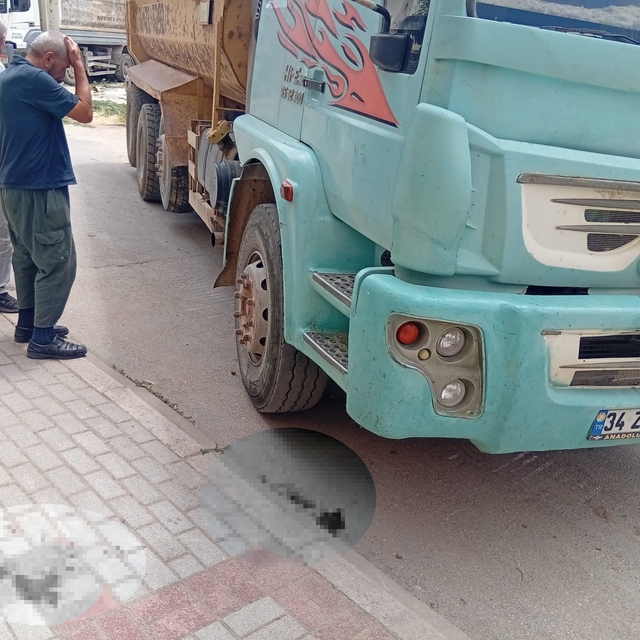 Kamyonun altında kalan bisikletli çocuk ağır yaralandı