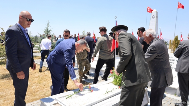 Ağrı'da 15 Temmuz'un 10. yılında şehitlik ziyareti ve gazi ailesine anlamlı buluşma